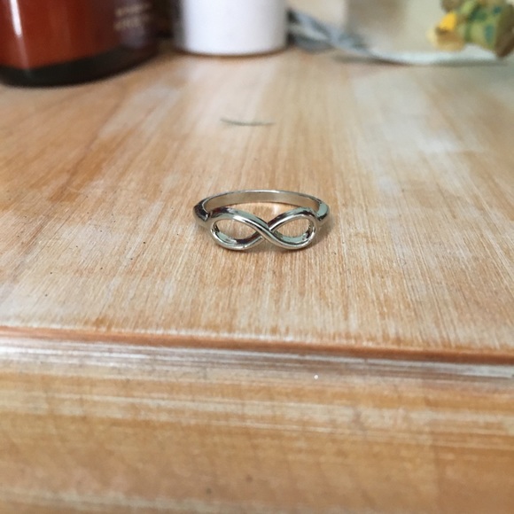 One left!! πSterling silver infinity ring - Picture 1 of 6